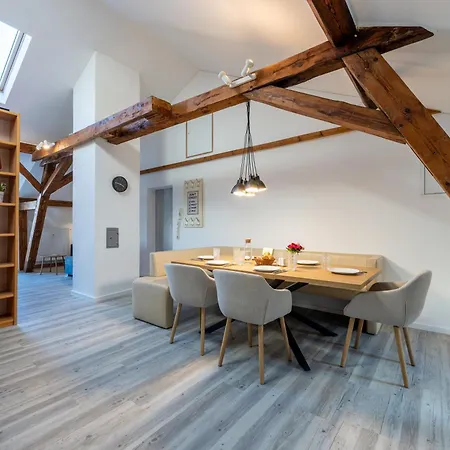 아파트 Sevenhills Charmantes Dachgeschoss, Balkon, Bahnhofsnaehe *