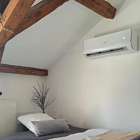Lägenhet Sevenhills Charmantes Dachgeschoss, Balkon, Bahnhofsnaehe, Klimaanlage